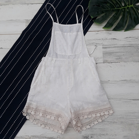 Jen's Pirate Booty| Roux Romper Crochet White XS - Picture 1 of 9
